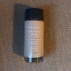 3 for $10 💥 Neutrogena Shone Control Foundation
